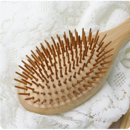 Расческа для волос с деревянными зубьями