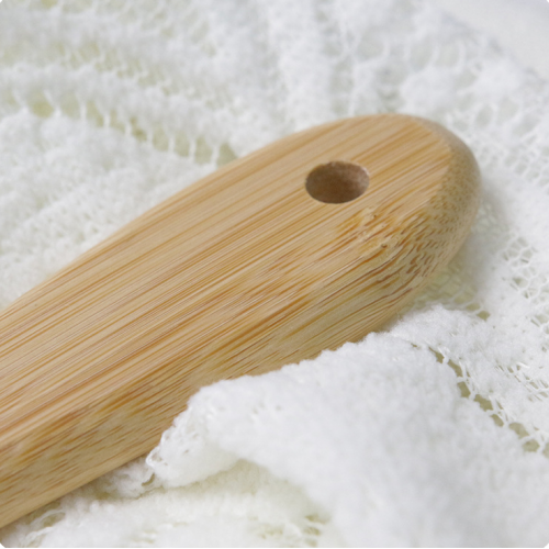 Расческа для волос с деревянными зубьями